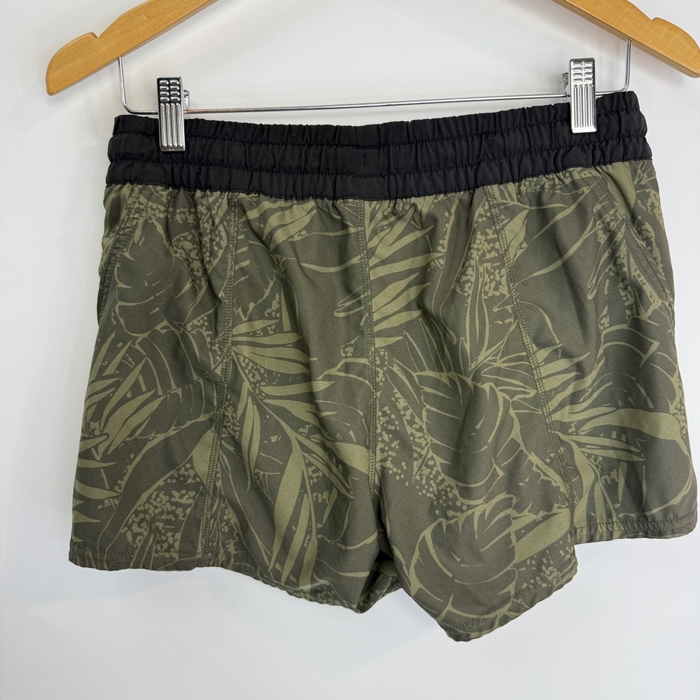 Vuori Clementine Olive Green Tropical Print - Picture 5 of 16